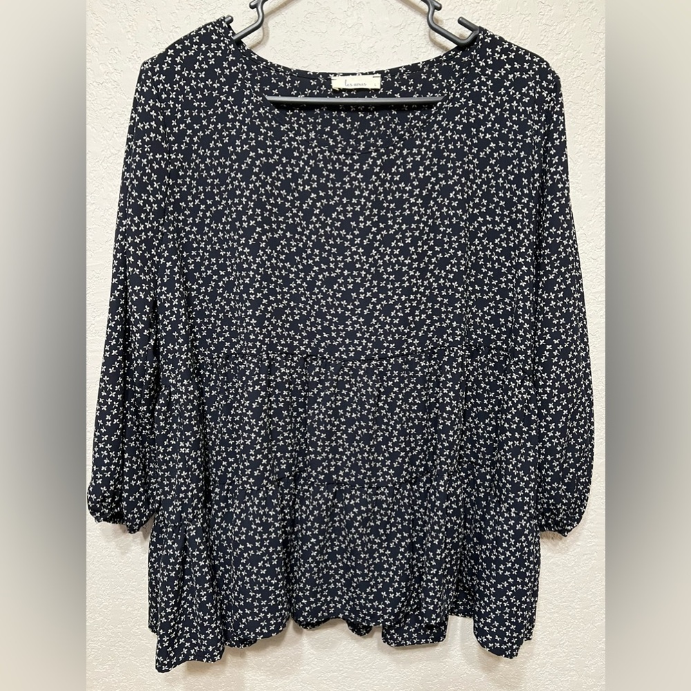 NWOT LES AMIS Dainty Floral 3/4 sleeves tiered babydoll top